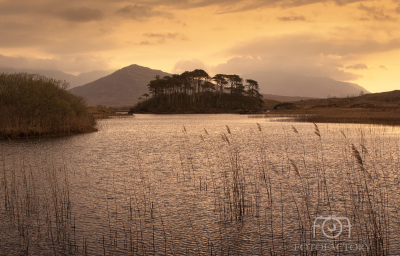 Sunrise at Derryclare lake 