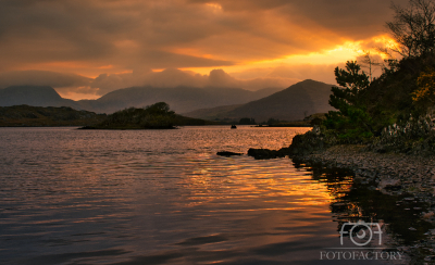 Sunrise at Derryclare Lough 